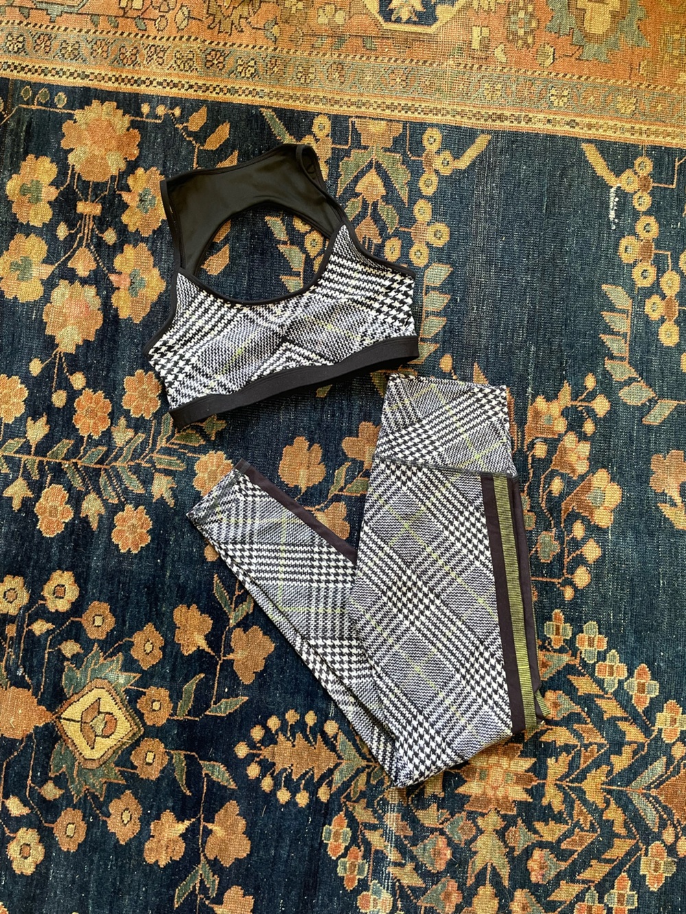 Niyama Sol Houndstooth Yoga Set